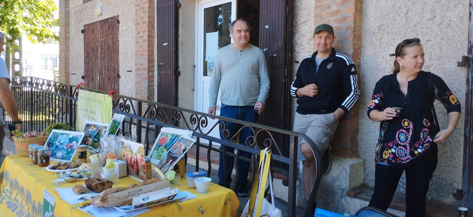Stand au vide grenier de Rassuen, avec Lilian